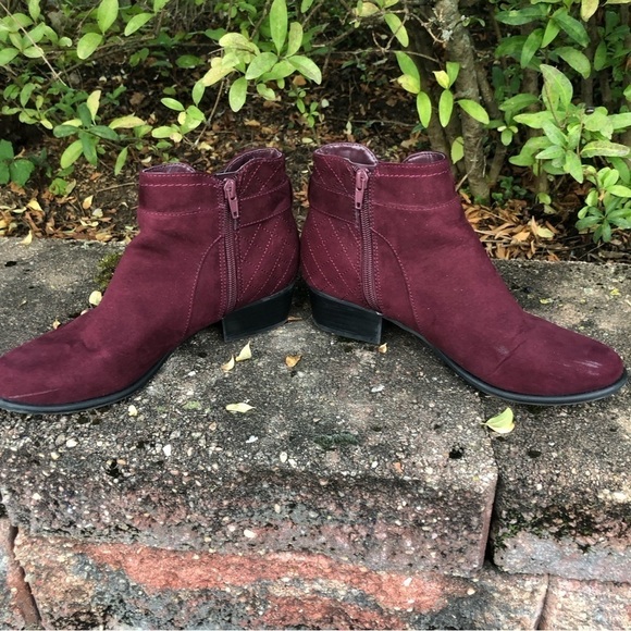 Unisa Piera Suede quilt stitching Ankle Boots with Buckle  Dark Red  8.5 - Picture 6 of 6